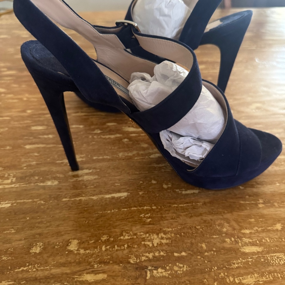 Prada heels - Picture 4 of 4